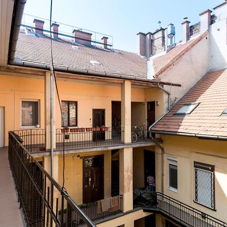 Atosland Apartment Будапеща Екстериор снимка