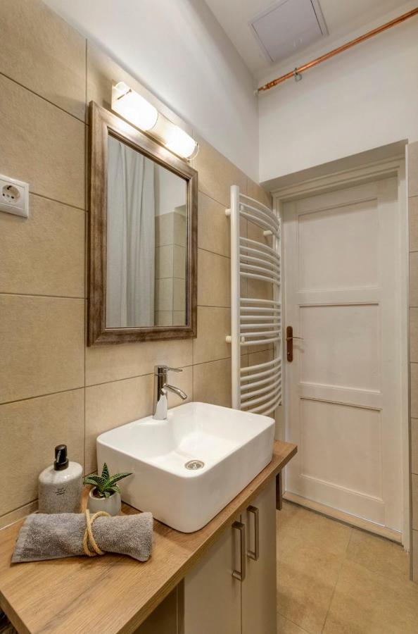 Atosland Apartment Будапеща Екстериор снимка